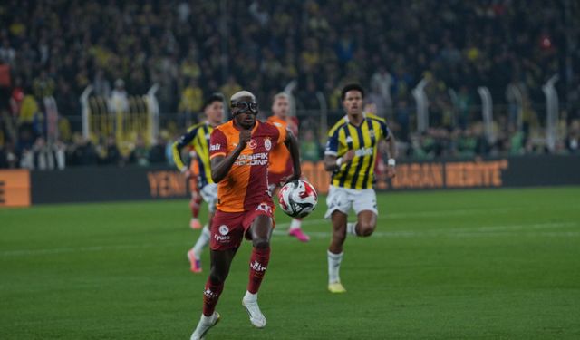 Fenerbahçe taraftarlarından stadyumda görsel şölen