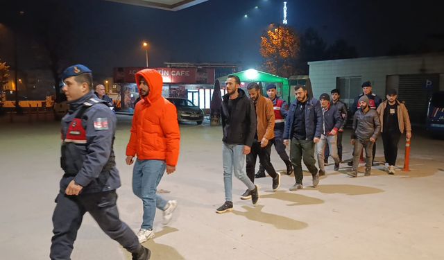 Kaçak Yollardan Giriş Yapan 8 Göçmen Yakalandı