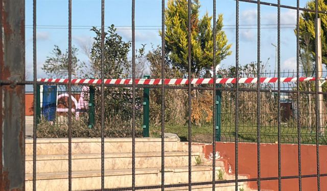 Okul Bahçesinden Atlamak İsteyen Öğrenci Demire Saplandı