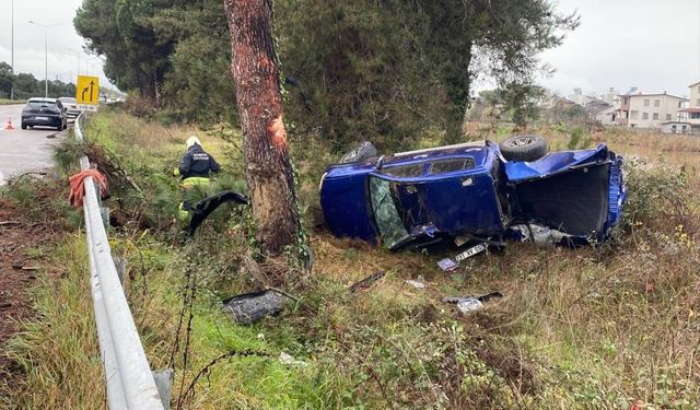 Yoldan çıkıp yan yatan kamyonetin sürücüsü öldü