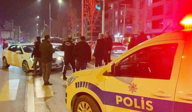 Alkollü sürücü emniyet müdürünün bulunduğu makam aracına çarptı