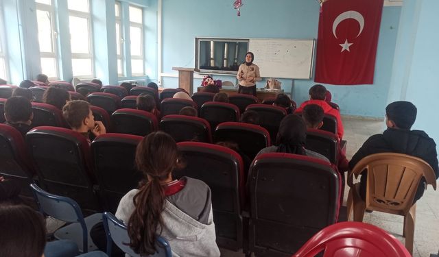 Binevler Ortaokulu'nda "İçimizden Biri" Projesi kapsamında ilham verici söyleşi