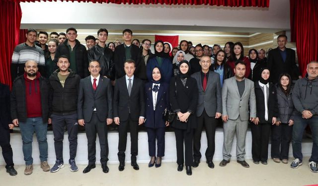 Dulkadiroğlu Kaymakamı Aytemür, öğrencilere kariyer deneyimlerini anlattı