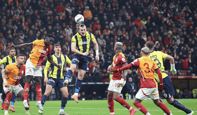 Fenerbahçe Galatasaray Derbisinde Sağ Bekte Kim Oynayacak? Sol Bekte Durum Ne?