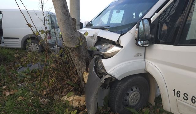 İşçi servisiyle hafif ticari araç çarpıştı: 11 yaralı