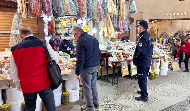 Kahramanmaraş Kapalı Çarşı’da raf ömrü dolmuş ürünlere denetim
