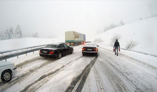 Kayseri-Kahramanmaraş yolu tır ve çekicilere kapatıldı!
