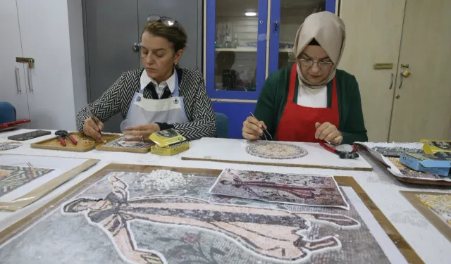 Kahramanmaraş'ın Germanicia mozaikleri kadınların emeğiyle yeniden hayat buluyor
