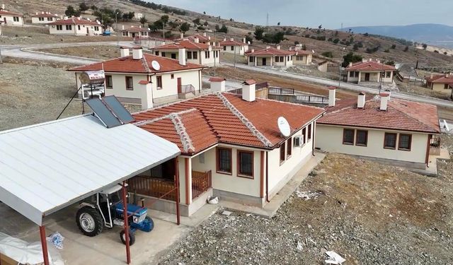 Kahramanmaraş’ta depremzedeler Tevekkeli Köy Evlerine yerleştirildi