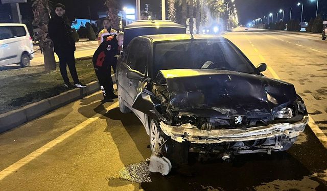 Kahramanmaraş’ta iki otomobil çarpıştı: 1’i ağır 4 kişi yaralandı