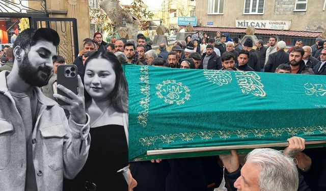 Kahramanmaraş’ta kazada hayatını kaybeden nişanlı çift, yan yana defnedildi