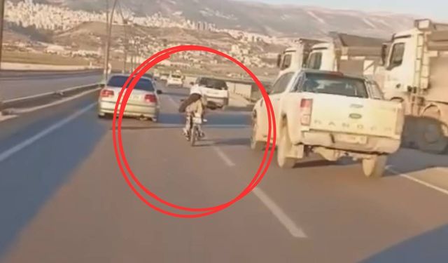 Kahramanmaraş'ta motorun üzerine yatarak ölümle dans kamerada