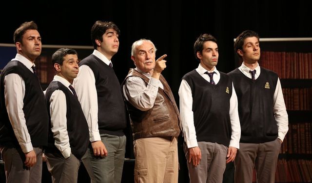 Kahramanmaraş'ta “Ölü Ozanlar Derneği” tiyatro sahnesinde izleyiciyle buluşuyor