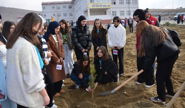 Kahramanmaraş’ta şehit 20 asker adına 20 fidan dikildi