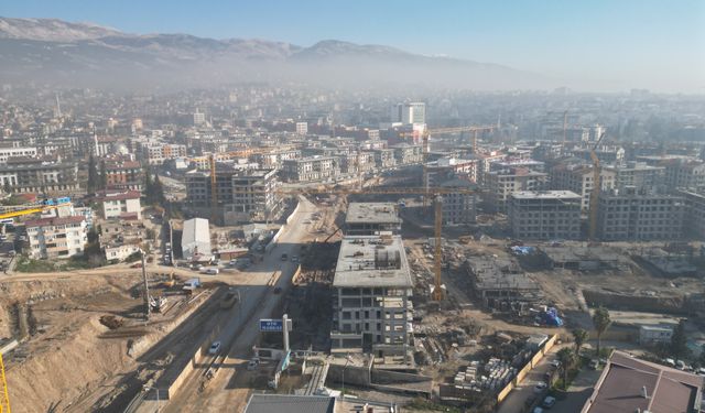 Kahramanmaraş’tan Bakan Kurum’a Tam Destek: Şantiye Şefi Gibi Çalışıyor