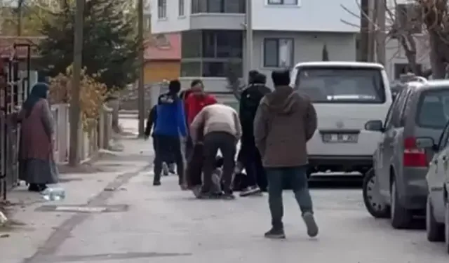 Kayınpederinin ağır yaraladığı damat, göğsündeki bıçakla hastaneye kaldırıldı
