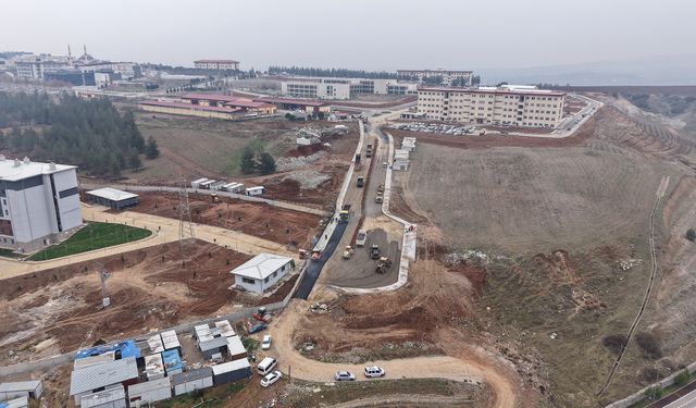 Kahramanmaraş'ta Yeni Yurtlar İçin 2 Kilometrelik Yol İnşa Ediyor