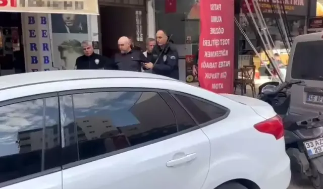 Mersin'de sokakta çıplak dolaşan Rus, gözaltına alındı