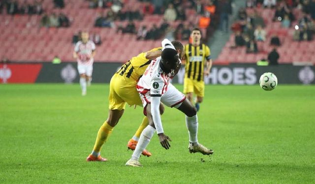 Samsunspor, AEK’ya 2-1 Mağlup: Maçın Özetini ve Kritik Anları