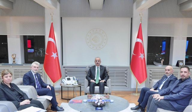 Ulaştırma ve Altyapı Bakanı Uraloğlu, Kahramanmaraş heyetini kabul etti