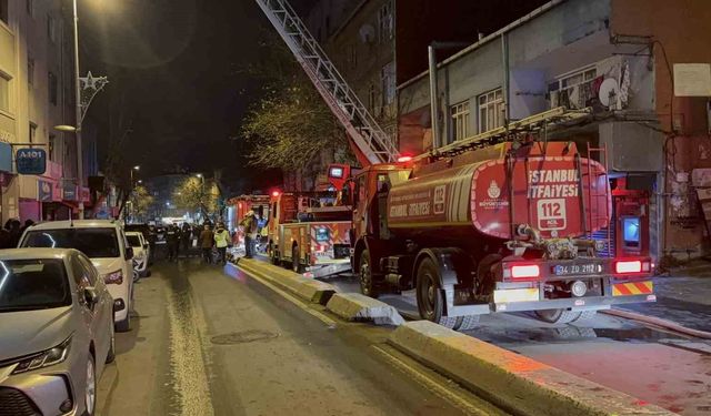 Beyoğlu’nda 4 katlı iş yerinde yangın