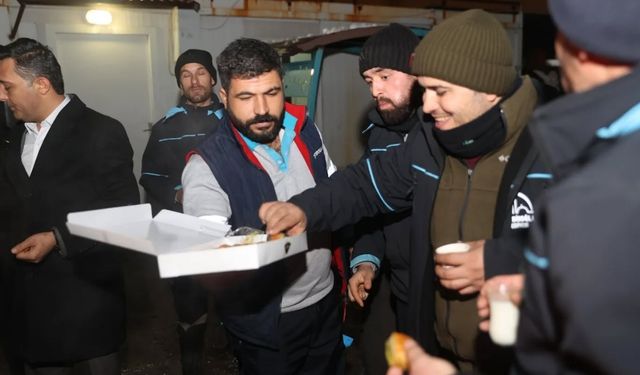 Dulkadiroğlu Belediyesi’nden saha ekiplerine tatlı ve salep jesti