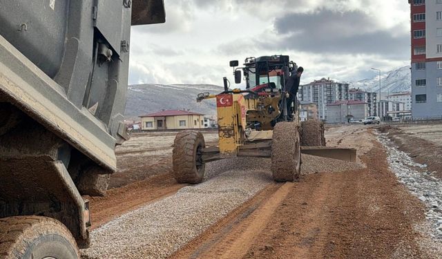 Elbistan’da Çamur Tepkisi Sonuç Verdi: Belediye Yol Sorununa Müdahale Etti