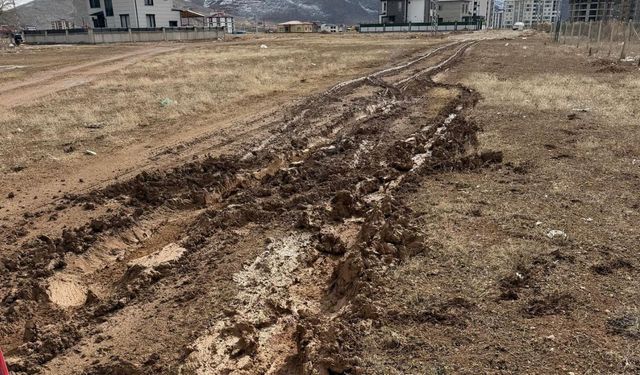 Elbistan’da Yol Sorunu Büyüyor: Mahalle Sakinlerinden Tepki Yağdı