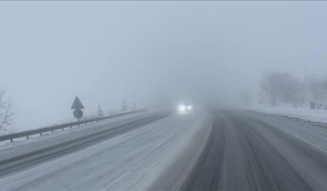 Kahramanmaraş-Göksun Yolu Kar ve Tipi Nedeniyle Trafiğe Kapandı