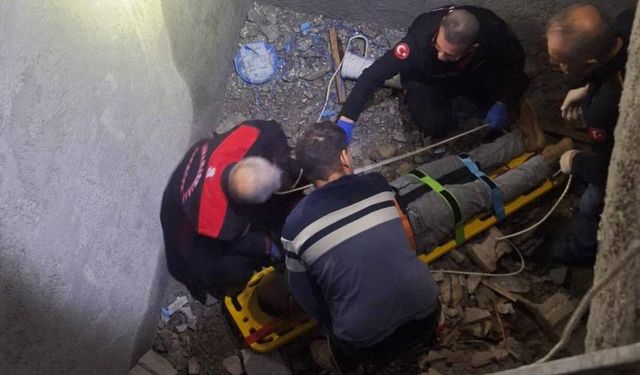 Kahramanmaraş'ta asansör boşluğuna düşen adamı itfaiye kurtardı