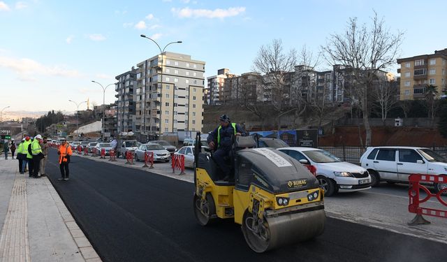 Kahramanmaraş’ta bozuk yollar asfaltla yenileniyor