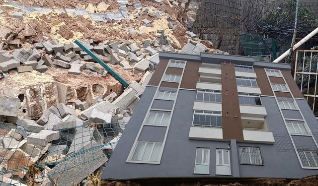 Kahramanmaraş’ta istinat duvarı çöktü: Ev sahibi deprem sandı