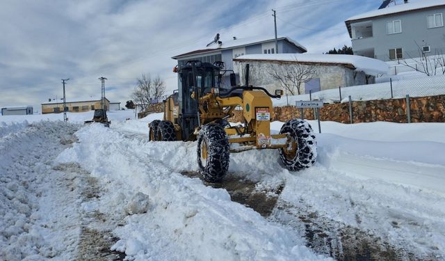 Kahramanmaraş’ta kar alarmı: Tuzlama ve küreme ekipleri sahada