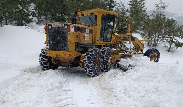 Kahramanmaraş’ta karla mücadele çalışmaları aralıksız sürüyor