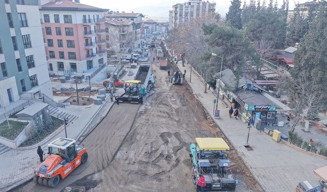 Kahramanmaraş’ta sıcak asfalt sırası Zübeyde Hanım Bulvarı’nda