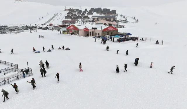 Kahramanmaraş’ta Yedikuyular Kayak Merkezi’ne ziyaretçi akını