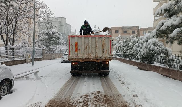 Onikişubat’ta Kar Alarmı: Belediye Tüm Ekipleriyle Sahada