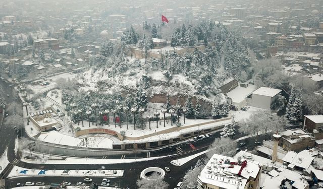 Kahramanmaraş’ta kar ve soğuk hava etkisini artırıyor