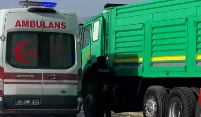 Tamir ettiği kamyonun şoför kabininin üzerine devrilmesi sonucu hayatını kaybetti