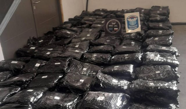 Türkiye’ye sokulmak istenen 739 kilo esrar sınırda yakalandı