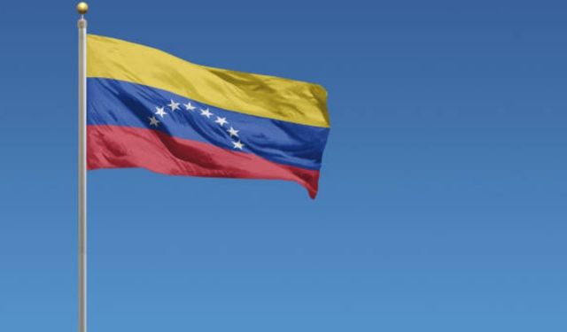 Venezuela’da Başkanlık Sarayı çevresinde silah sesleri
