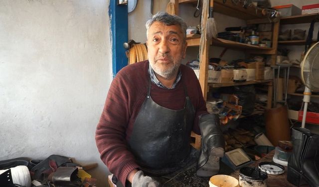 40 yıllık ayakkabı ustası mesleğini tek başına ayakta tutuyor