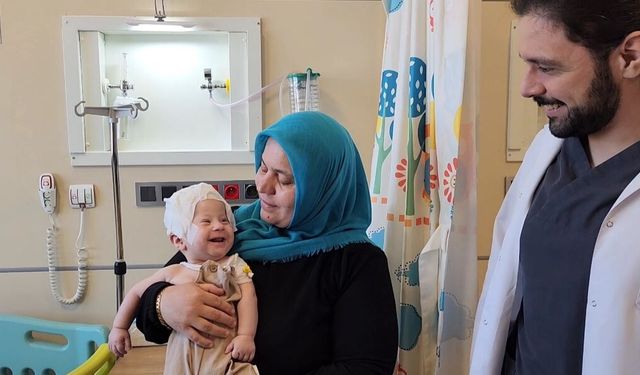 5 aylık Ömer’in erken kaynayan kafatası 3 saatlik ameliyatla düzeltildi