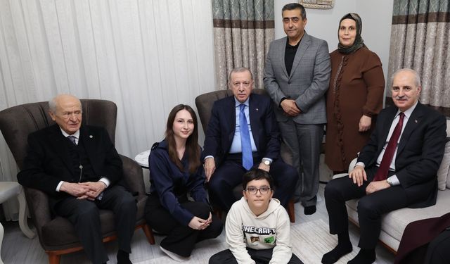Cumhurbaşkanı Erdoğan ve Bahçeli depremzede aileyi ziyaret etti