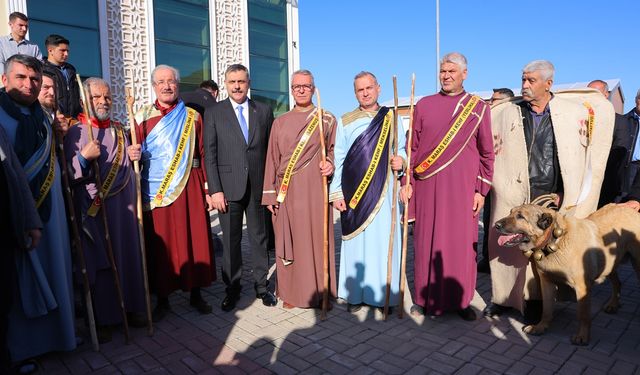 İçişleri Bakanı Çiftçi Afşin’de Çarşı Esnafını Ziyaret Etti