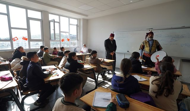 Kahramanmaraş’ın destansı direnişi tiyatro ile okullara taşındı