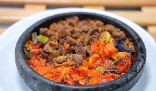 Kahramanmaraş’ın Geleneksel Yemeği Eli Böğründe, Kuzu Etiyle Lezzet Zirvesinde