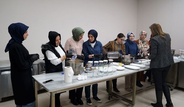 Kahramanmaraş’ta gençler Osmanlı şerbetini kendi elleriyle yaptılar