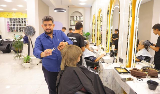 Kahramanmaraş'ta gülerek uğurladığı müşterileri bir gün sonra enkaz altında kaldı