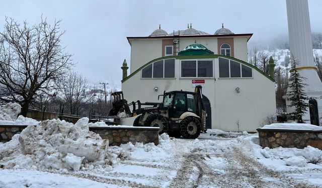 Kahramanmaraş’ta Karla Mücadele 7/24 Sürüyor: Büyükşehir Ekipleri Sahada